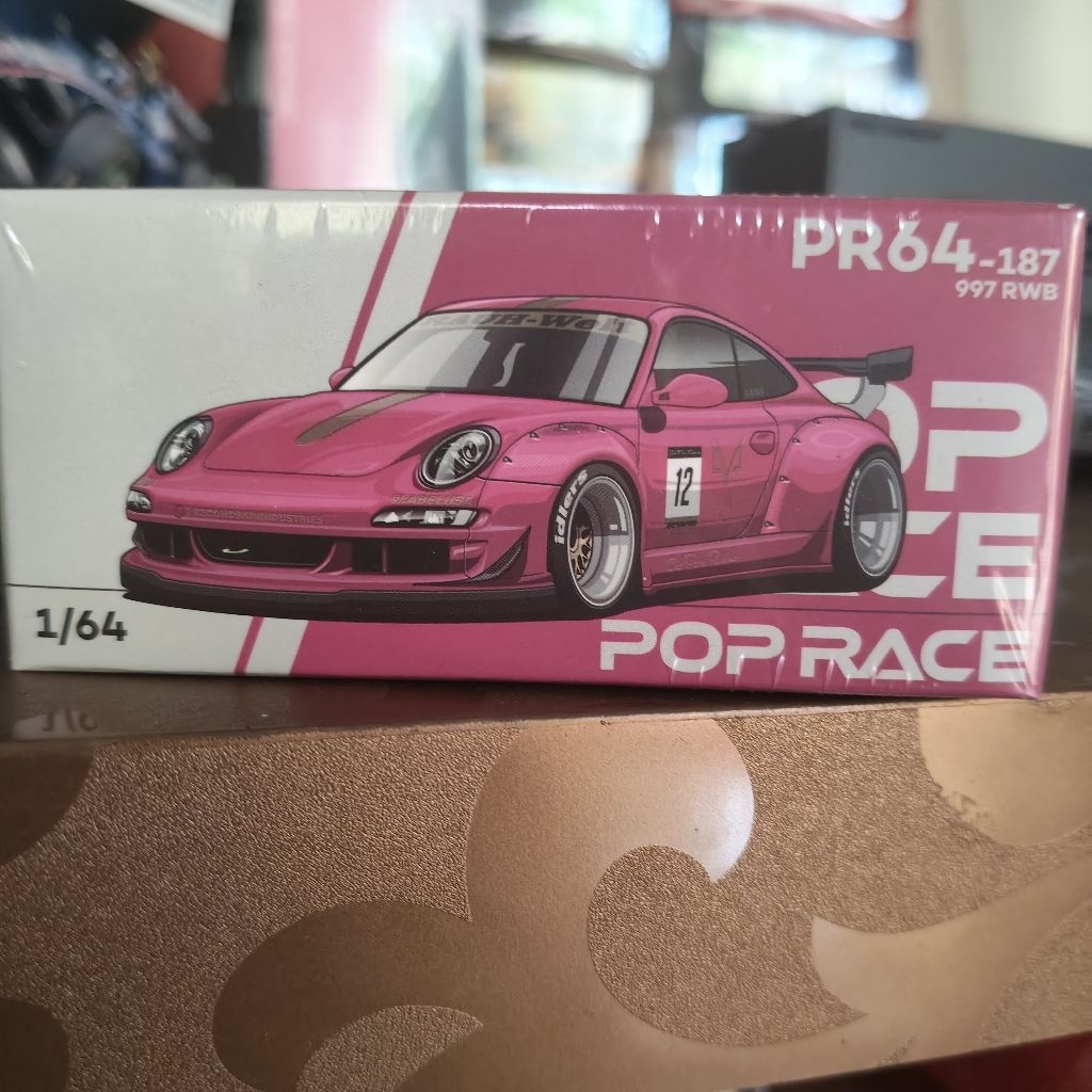 Pop race Porsche 997 RWB pink