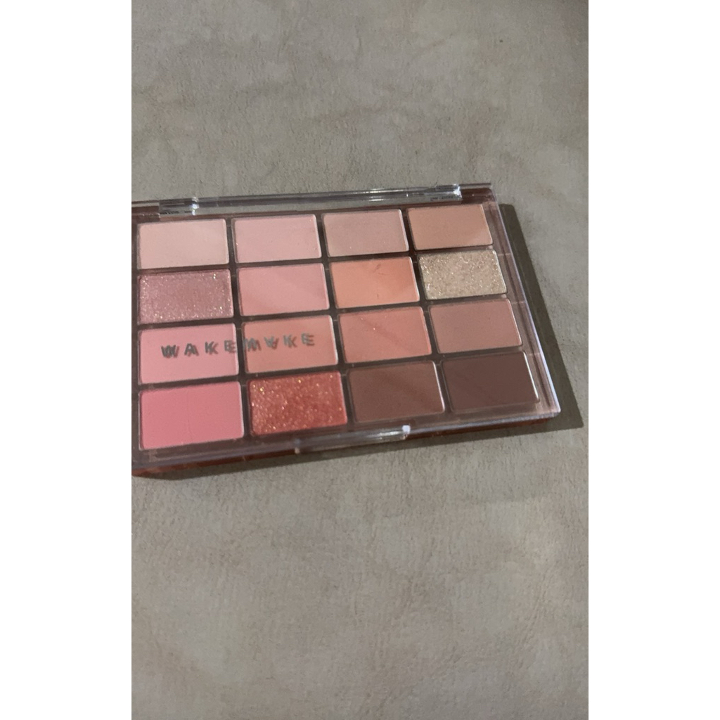 WakeMake eyeshadow pallete