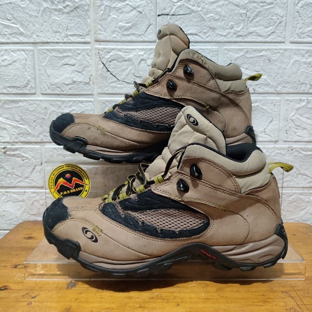 sepatu outdoor salomon second