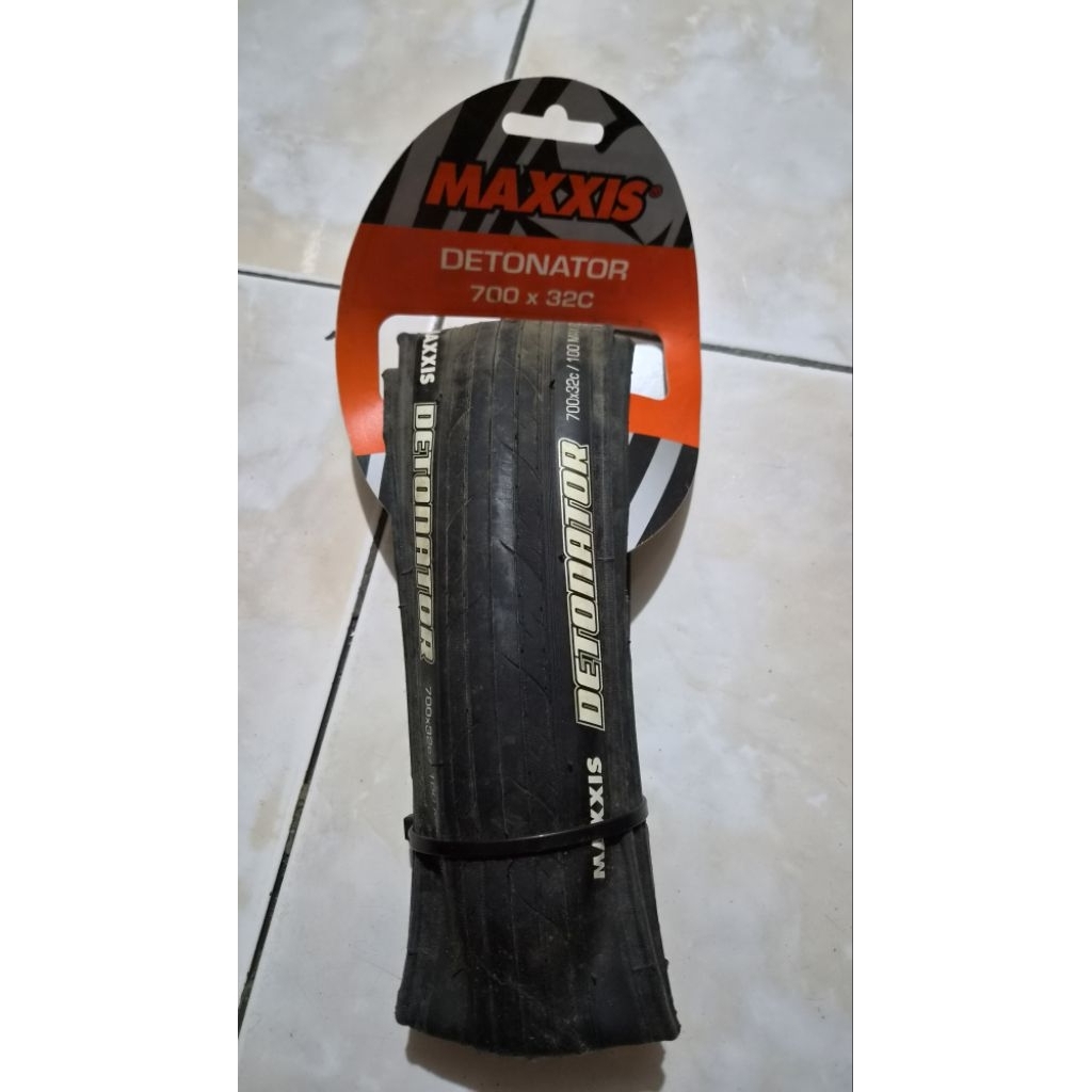 BAN LUAR SEPEDA MAXXIS DETONATOR 700 X 32C