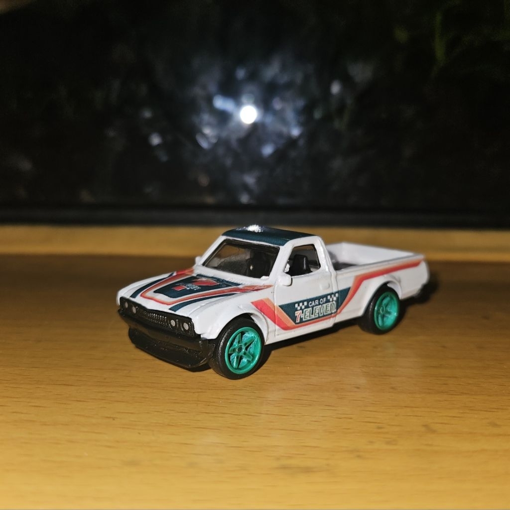 Hot Wheels Custom Datsun 620 Pickup 7 Eleven Ban Karet
