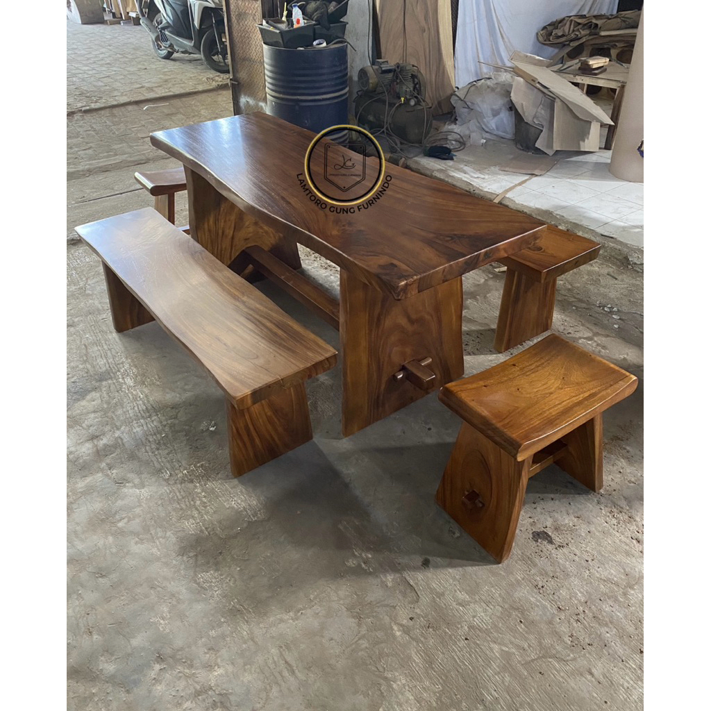 Set meja makan solid trembesi dua bangku panjang dua stool