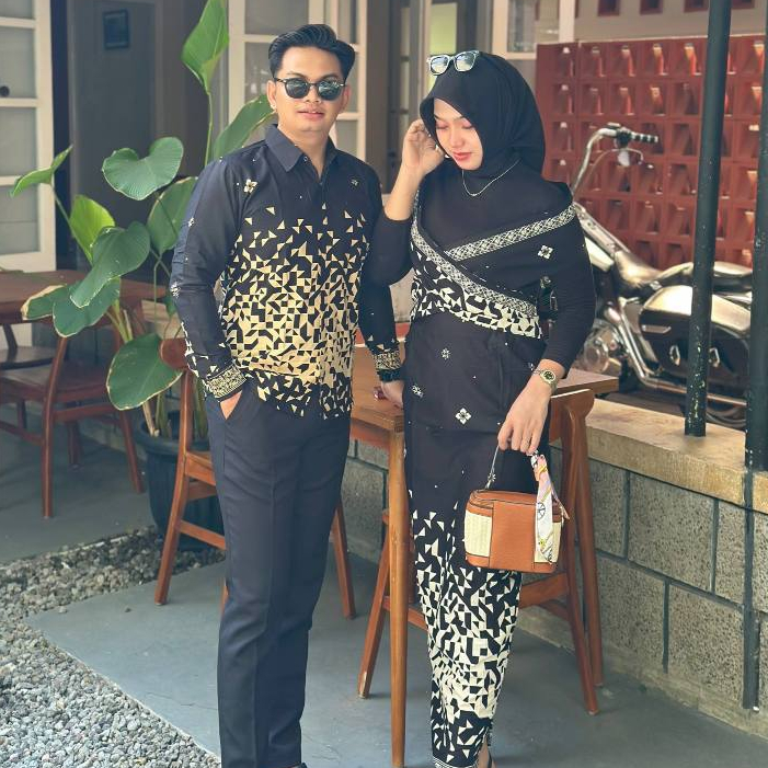 BATIK FLORIST COUPLE SET KEMEJA DAN ROK PREMIUM STAVINA HITAM SLIM FIT