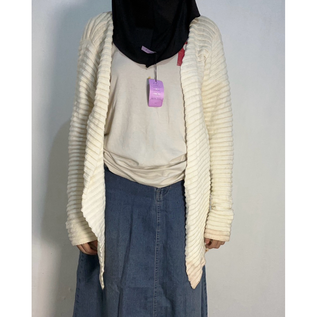 cardigan three second