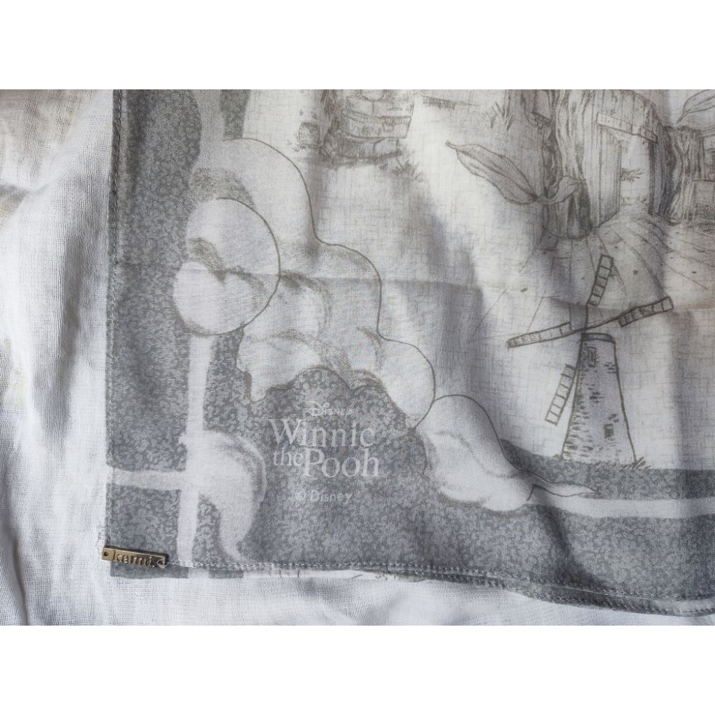 Kami pooh scarf preloved