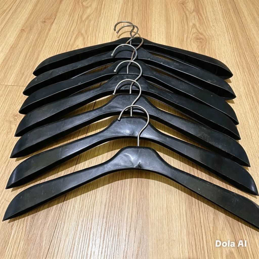 GANTUNGAN BAJU /HANGER PLASTIC BEKAS TOKO