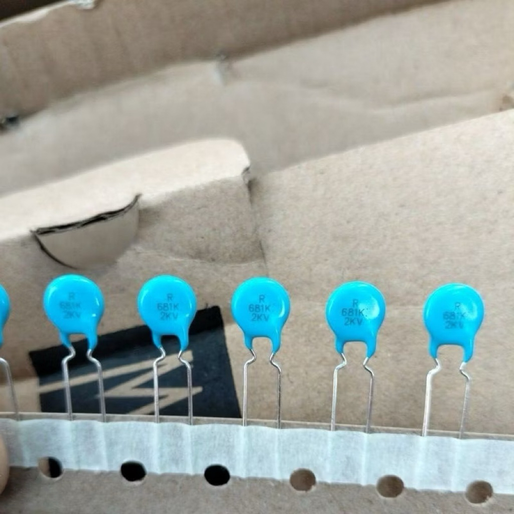 Kapasitor Keramik 681 2KV Berkualitas Tinggi harga per 5 pcs