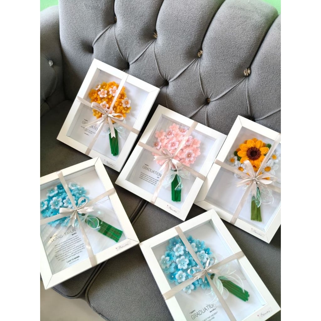 Frame Flower Bouqet 3D Kado Wisuda 20x25 cm dengan Lampu LED dan Desain Custom