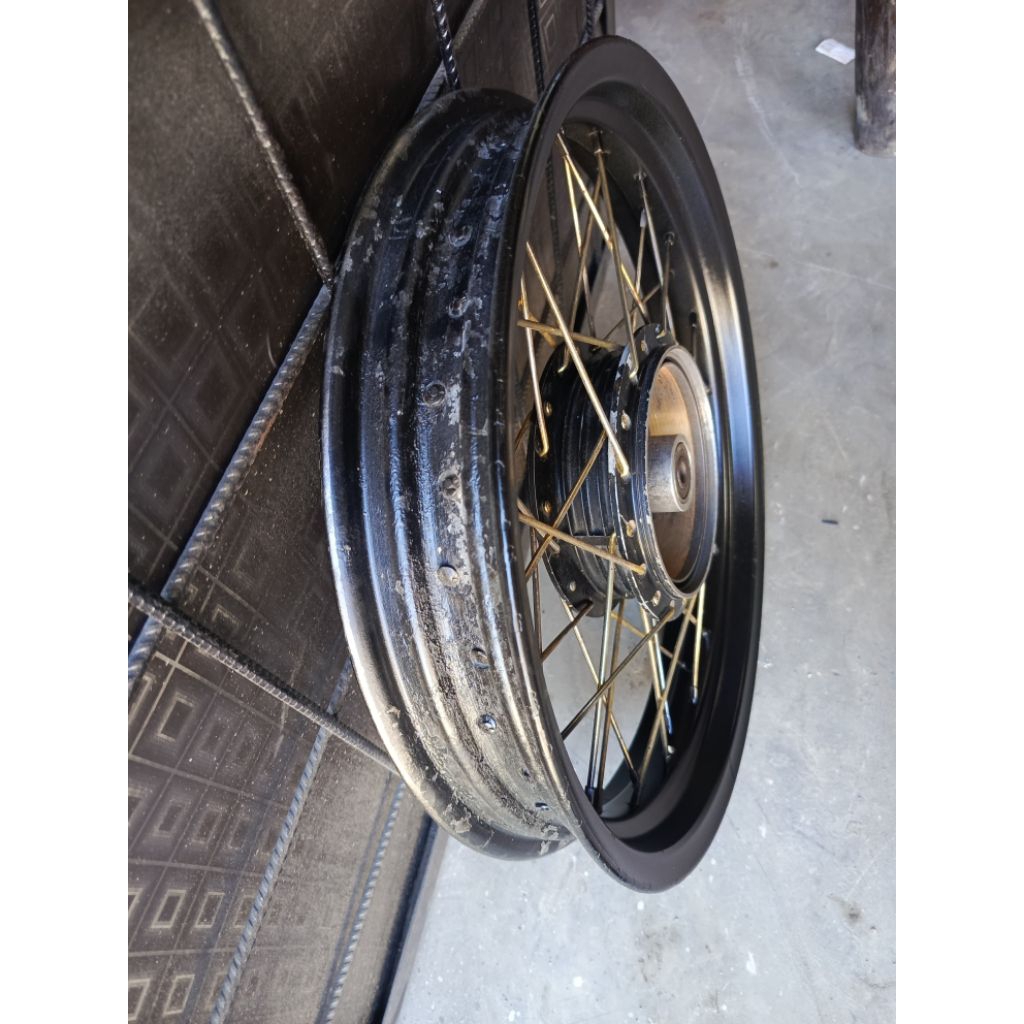 velg 17 blakang tapak lebar trombol yamaha