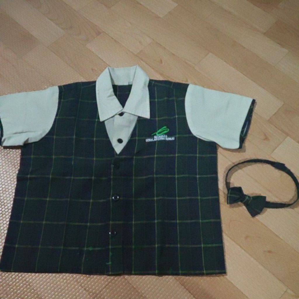 preloved baju seragam tk citra berkat Surabaya kids boy ukuran XL
