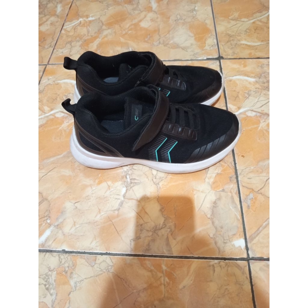 sepatu sekolah precise size 40