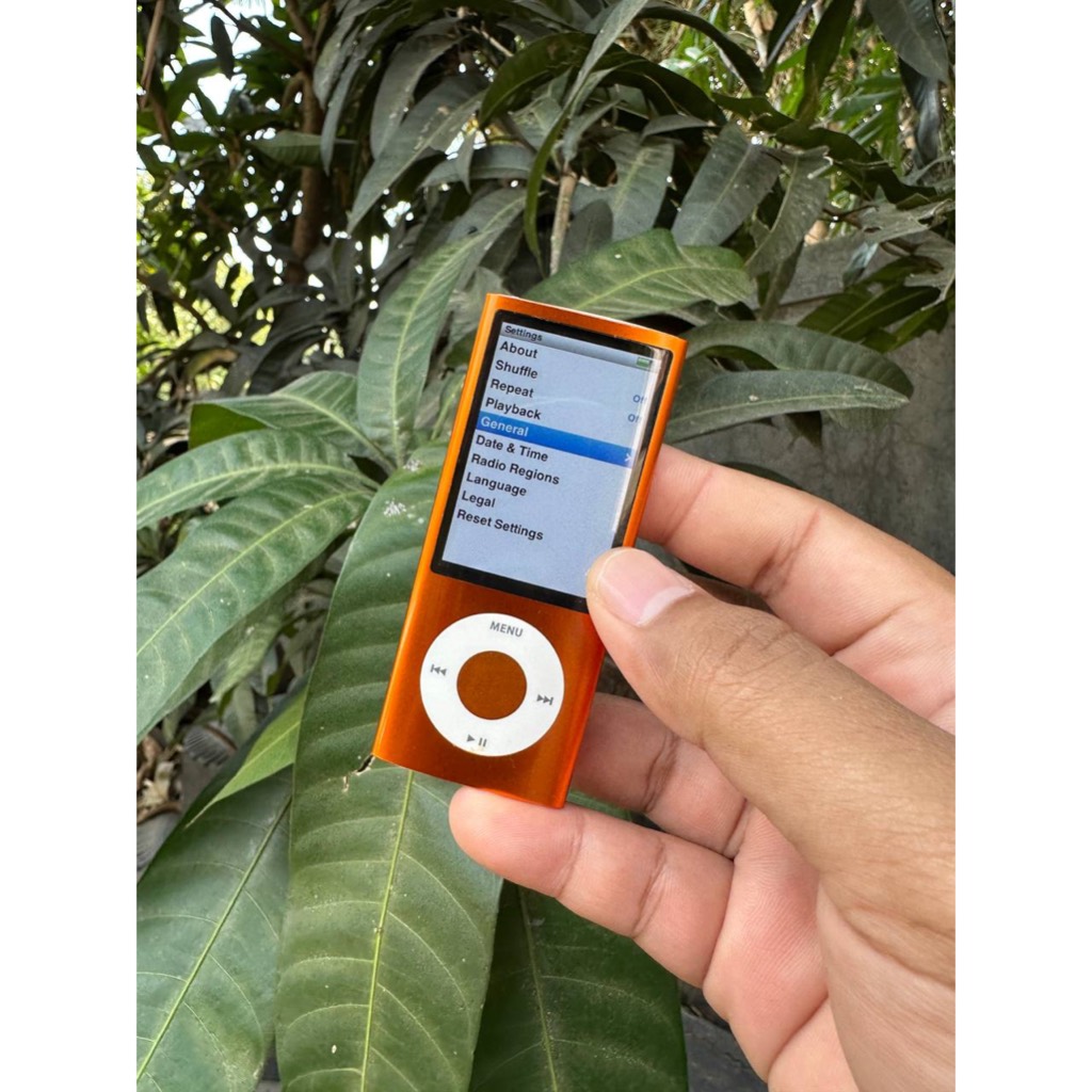 iPod Nano 5th gen 8GB Orange