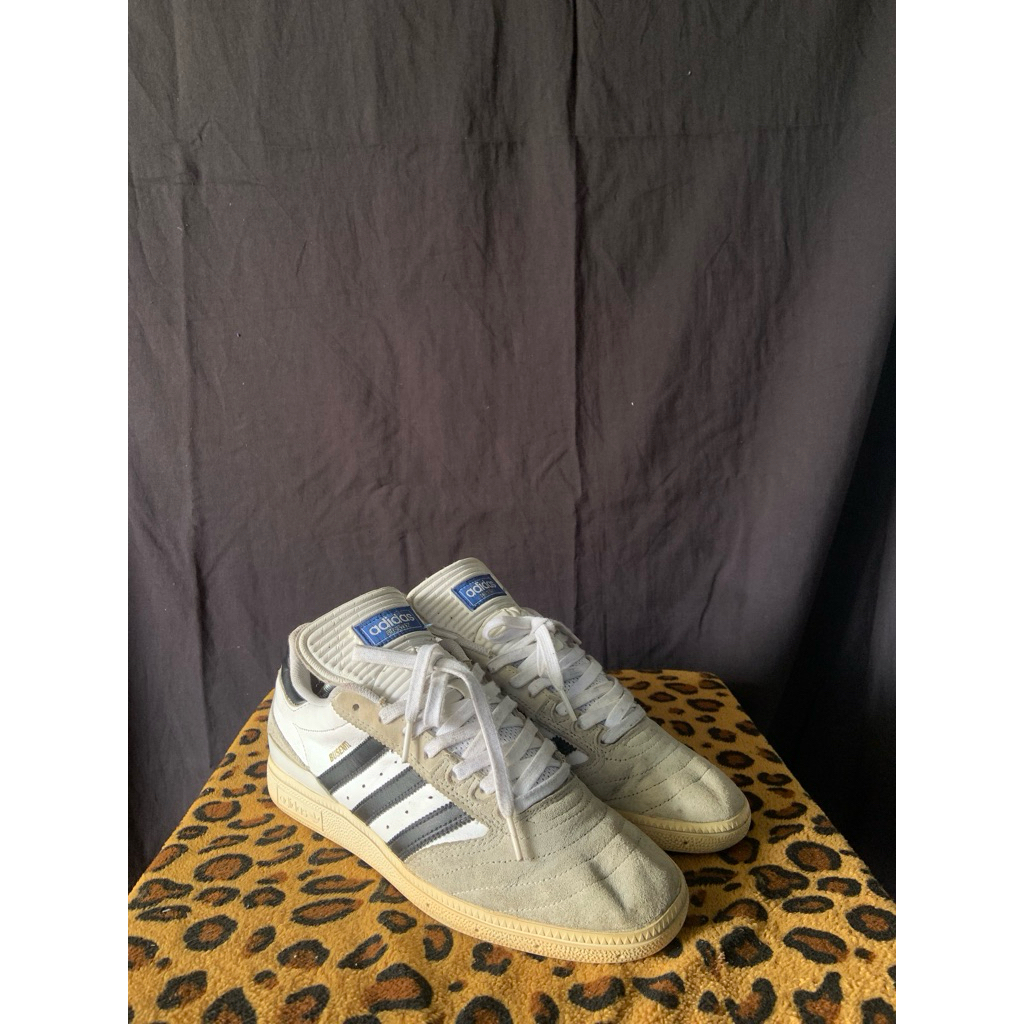 sepatu second size 44
