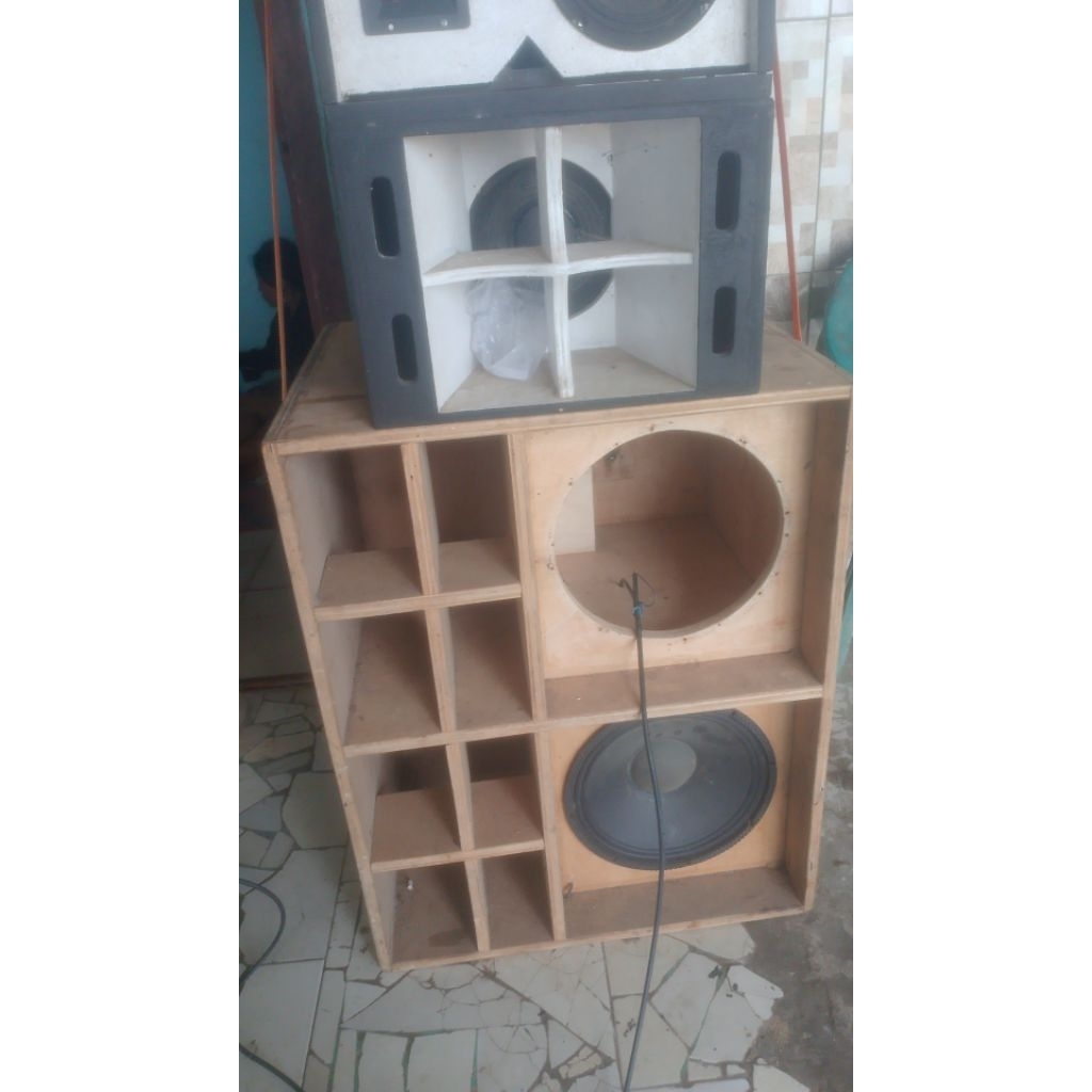 BOX CBS Speaker 12 inch bekas