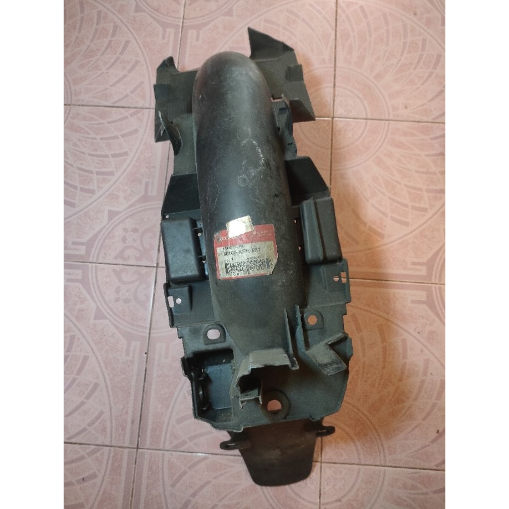 SLEBOR SAYAP BELAKANG HONDA KARISMA KODE PART 80100-KPH-881