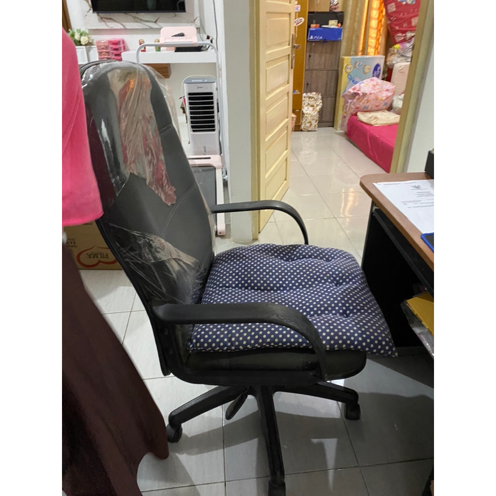 Set meja dan kursi komputer