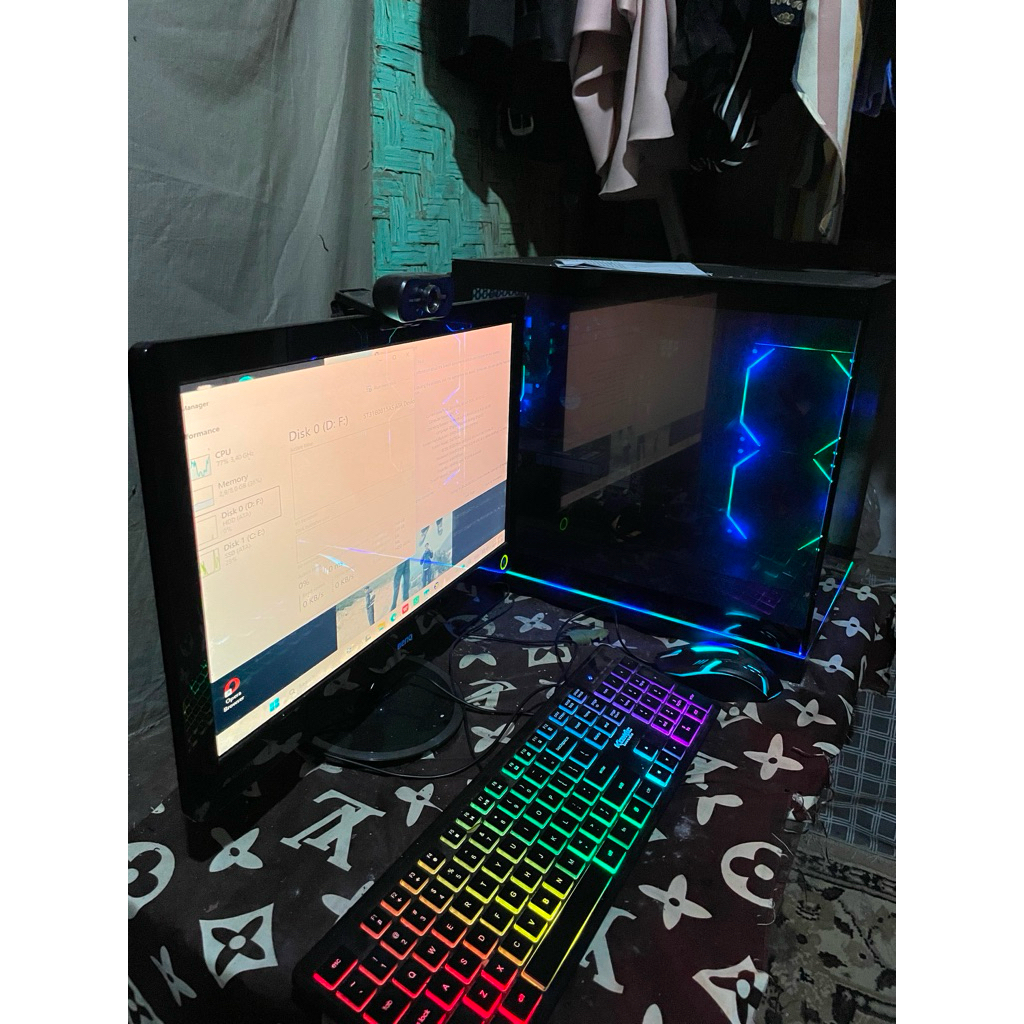 cpu : intel core i3  vga: nvidia geforce 210 van cooler: 3 pcs  ram:8 ssd :240
