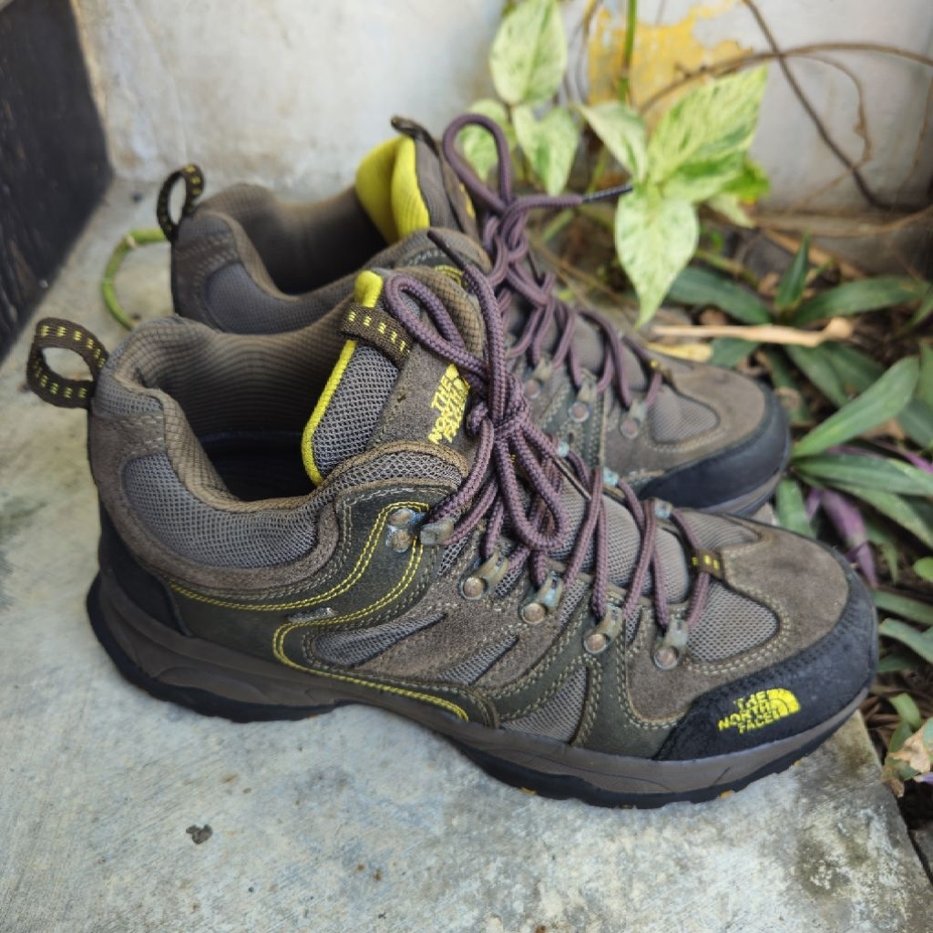 sepatu hiking second tnf size 42(27cm)