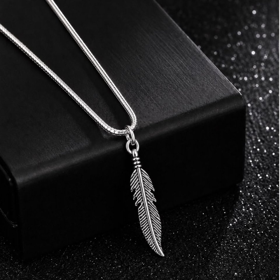 Kalung Pria Titanium Liontin Bulu Keren Feathers Bulu Silver Anti Karat Premium Necklace Cowok Etnik