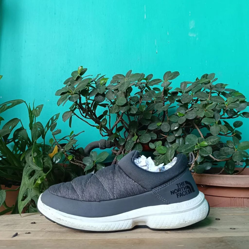 sepatu treking casual outdoor slip on tnf size 41