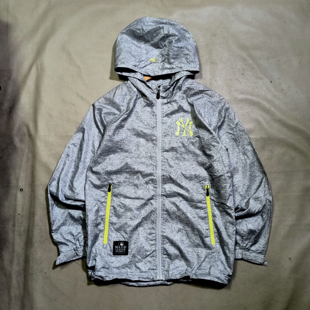 MLB yankees windbreaker jacket sz XS used good