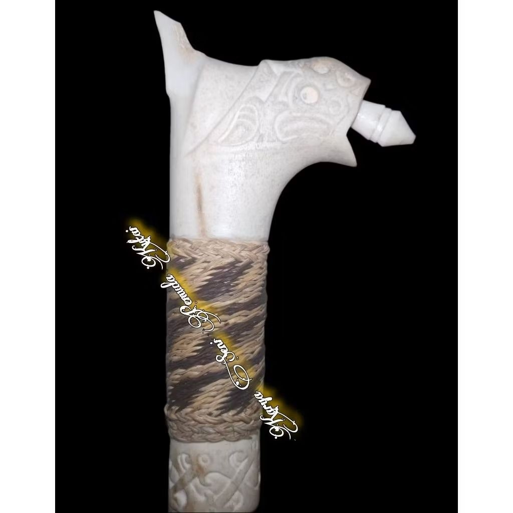 Hulu/Gagang Mandau Motif Kenohong