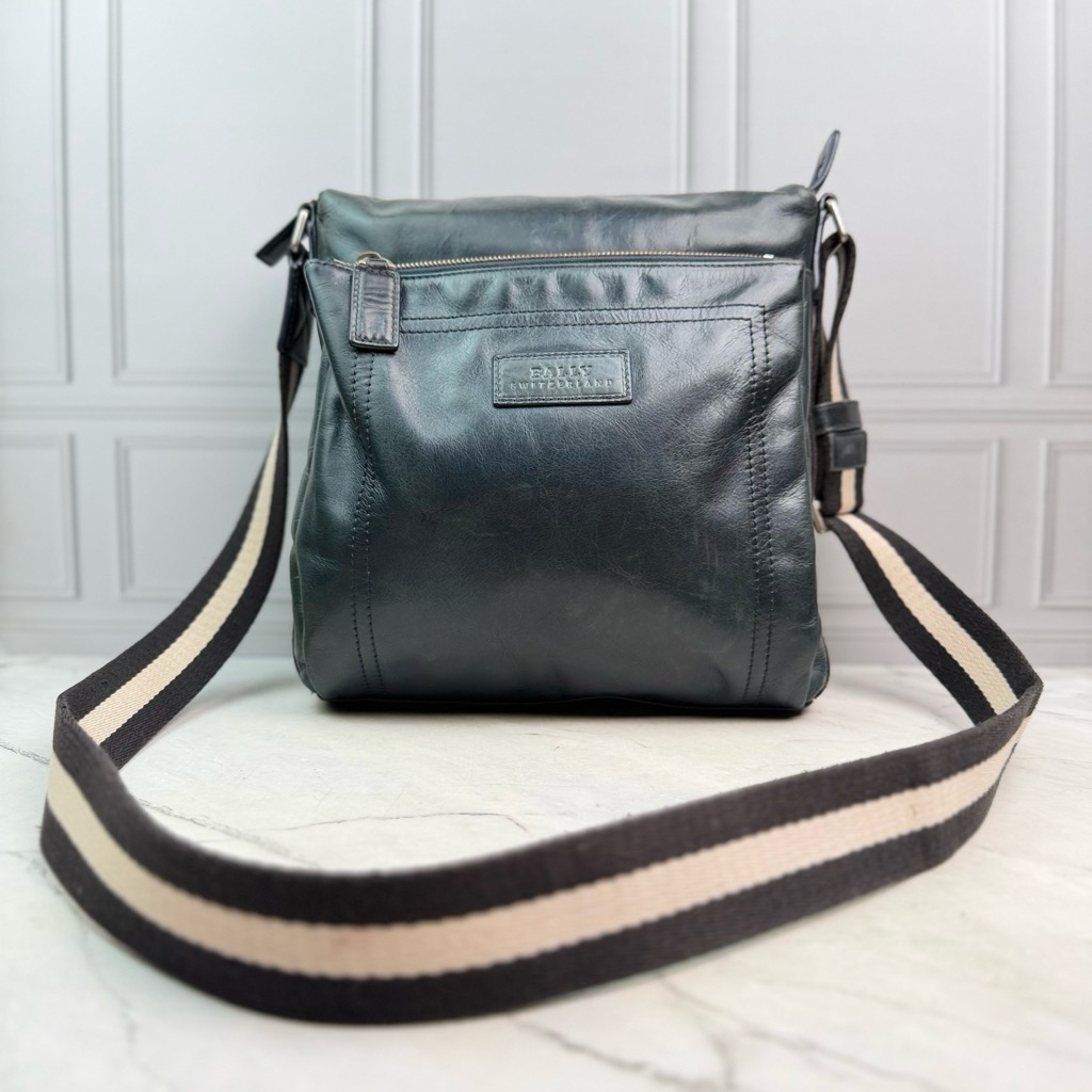 PRELOVED BALLY SLING BAG , Tas pria classy