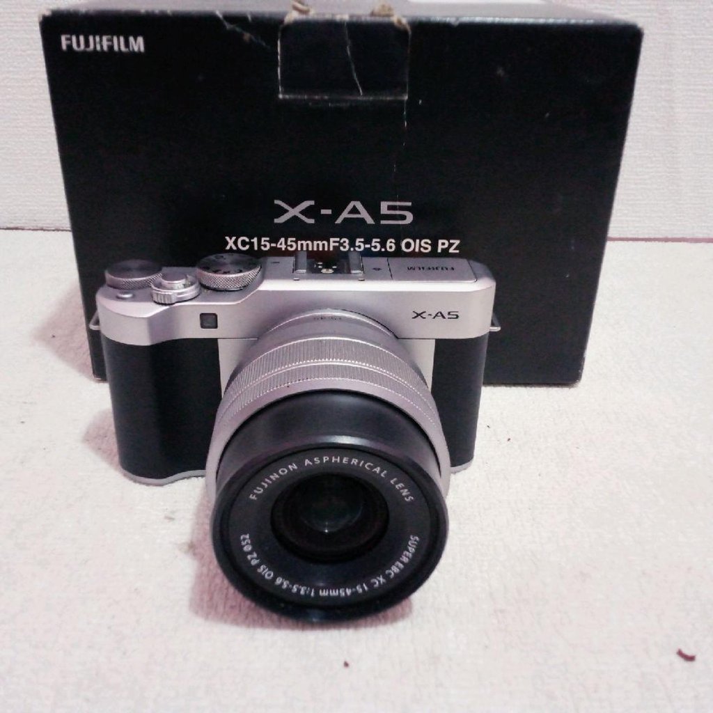 Fujifilm X A5 / X-A5 Lensa 15-45mm kamera mirrorless Camera second