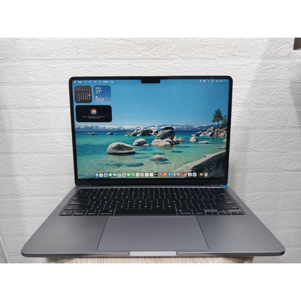 MACBOOK AIR 2022/CHIP APPLE M2 /8 GB/256 GB STOCK TERBATAS 