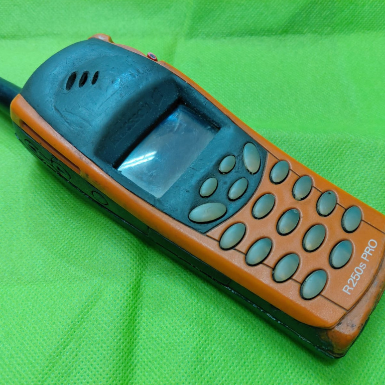Hape Jadul Ericsson R250 R250s Pro Paus Minusan EMR007 Untuk Koleksi Pajangan Kanibalan