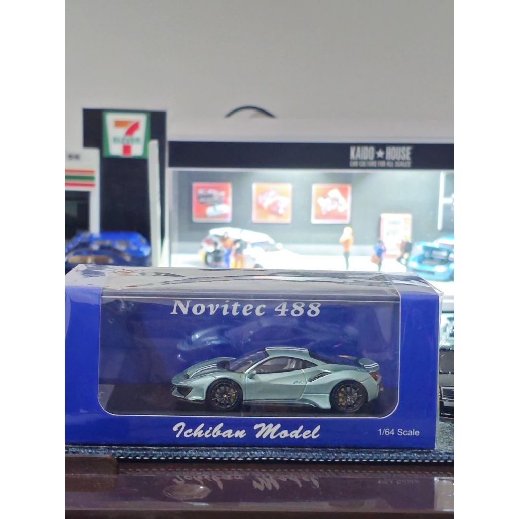 Ichiban Model 1/64 Novitec 488 Pista (holo 137/299)