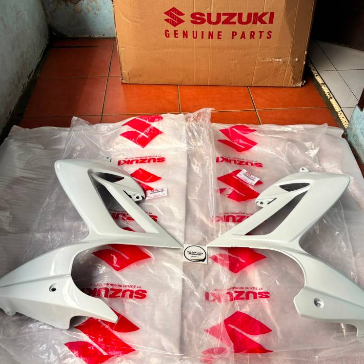 Legshield Leksil / Cowling Side Sayap Bodi Samping Putih (Brilliant White) Suzuki Satria 150 R Satri