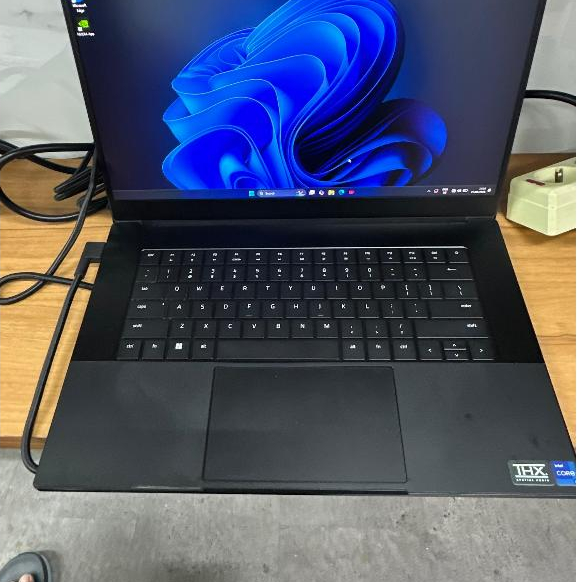 RAZER BLADE 15 I7 13800H 32GB 1TB RTX4070 8GB WIN 11 15.6QHD 240HZ 100DCIP3 PKRGB SECOND MULUS