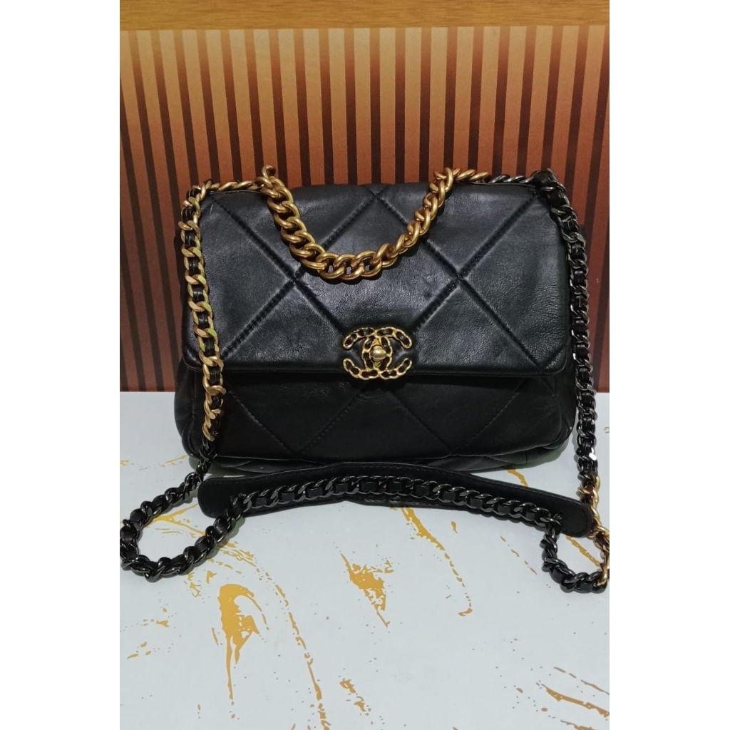 Preloved Chanel C19 Maxi Flap Bag Kulit Itali