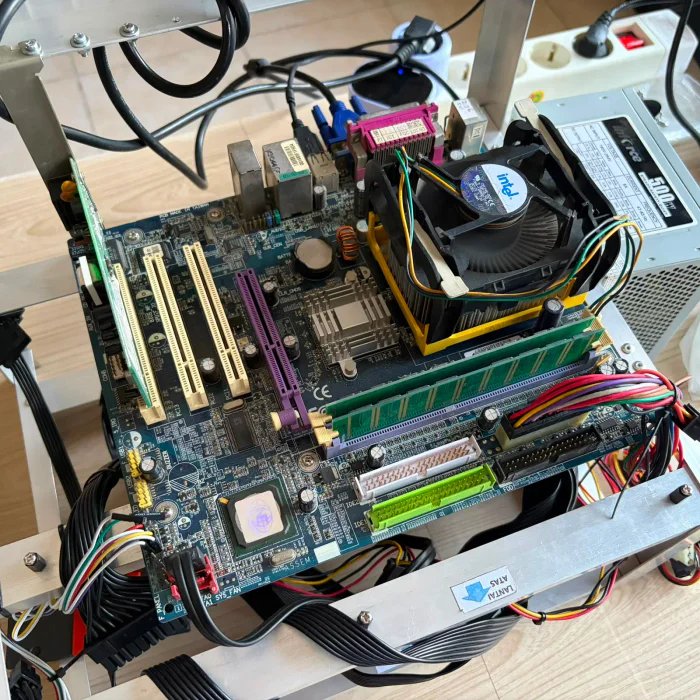 Mainboard Motherboard Gigabyte GA-8VM800M jaman Majapahit Windows 98/XP plus intel Pentium 4 3.2Ghz 