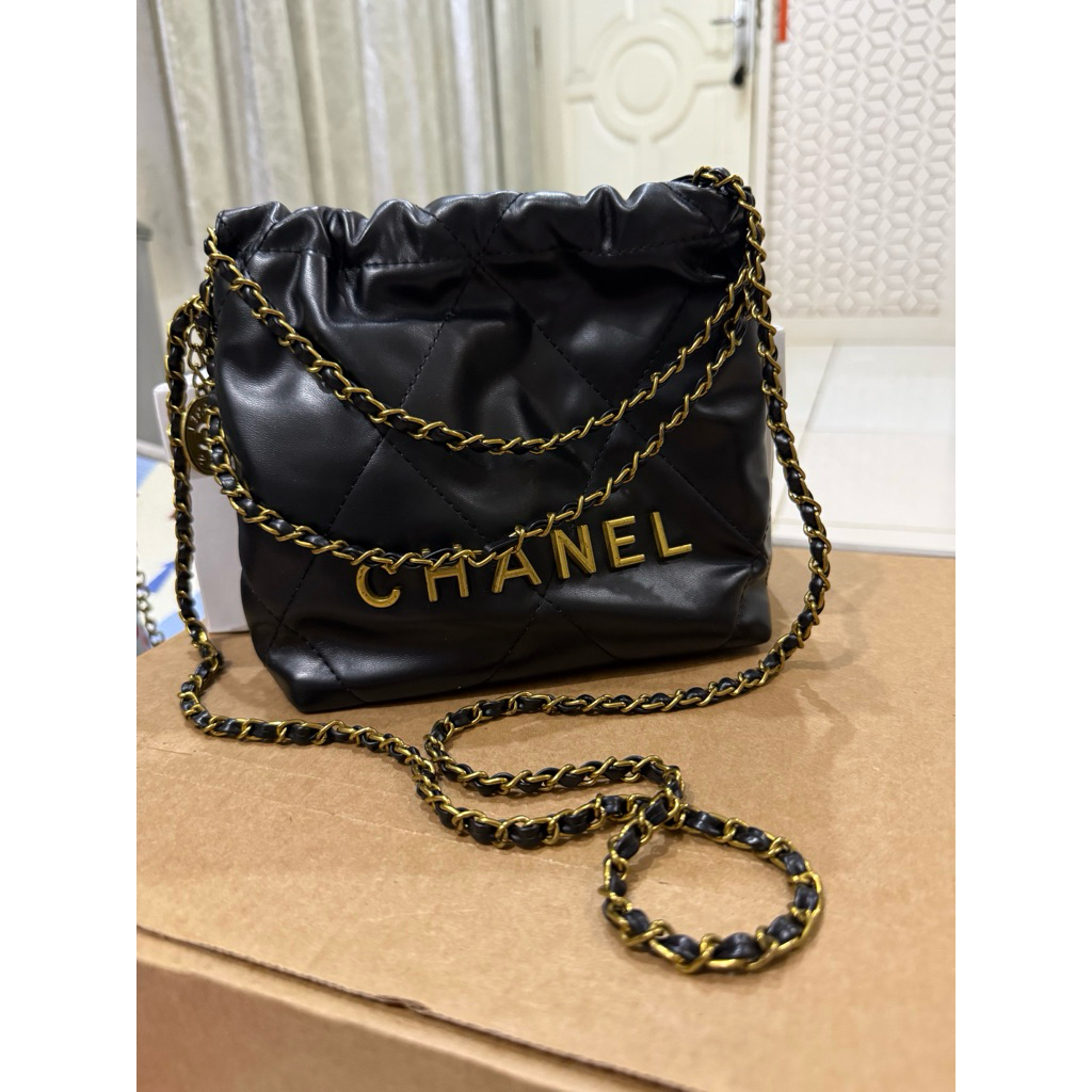 Tas Selempang Wanita CHANEL Quilted Hitam dengan Rantai Hitam Emas Model Shoulder Bag