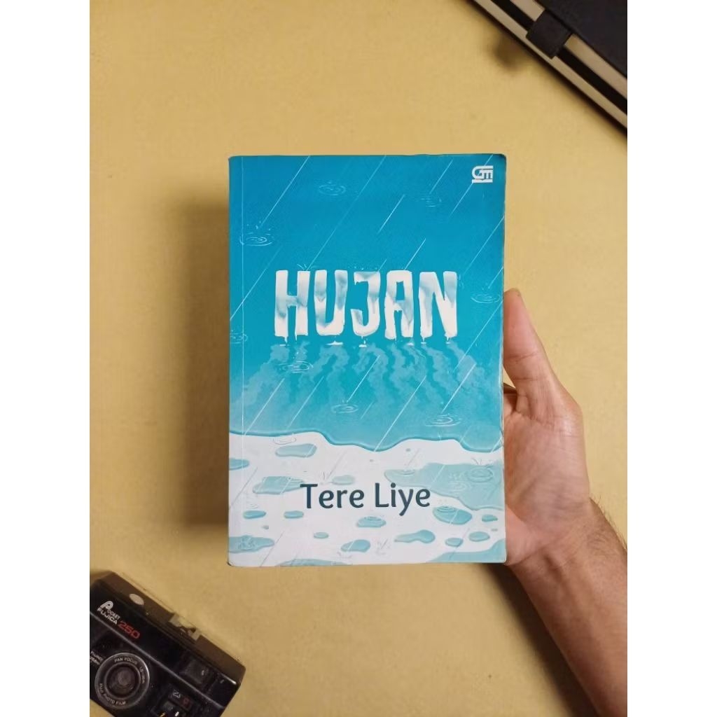 Hujan
(Tere Liye)

