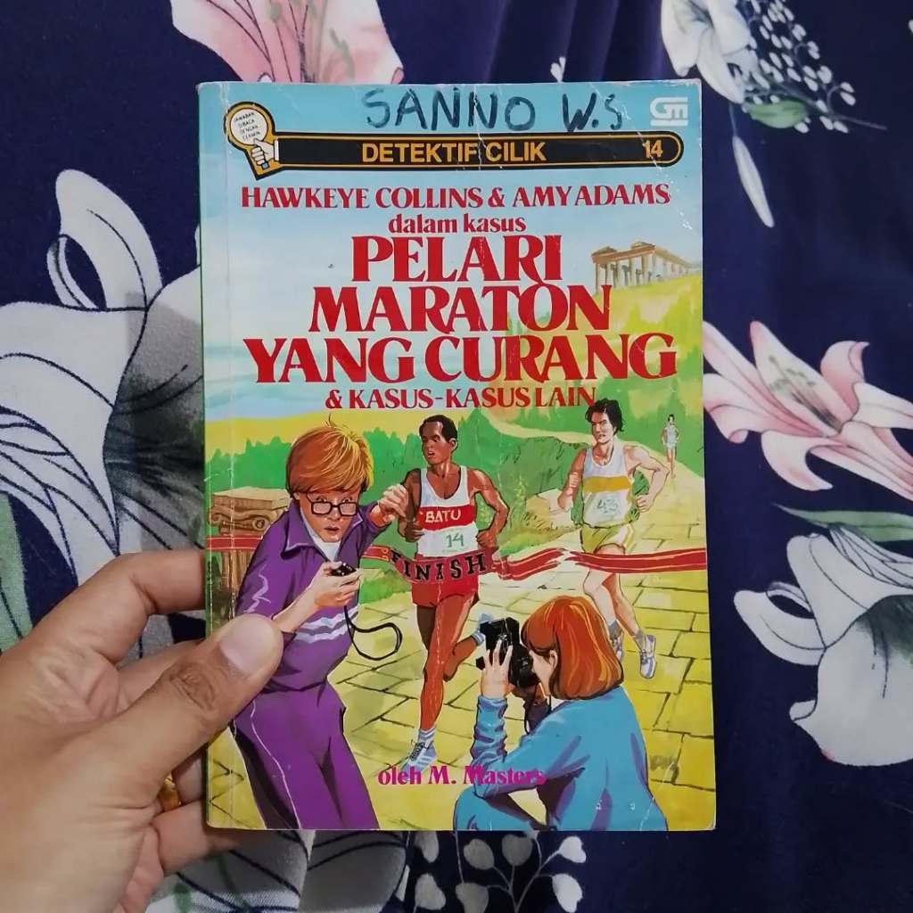 Buku Novel Gramedia Serial Detektif Cilik Hawkeye Collins dan Amy Adams Nomor 14 dalam Kasus Pelari 