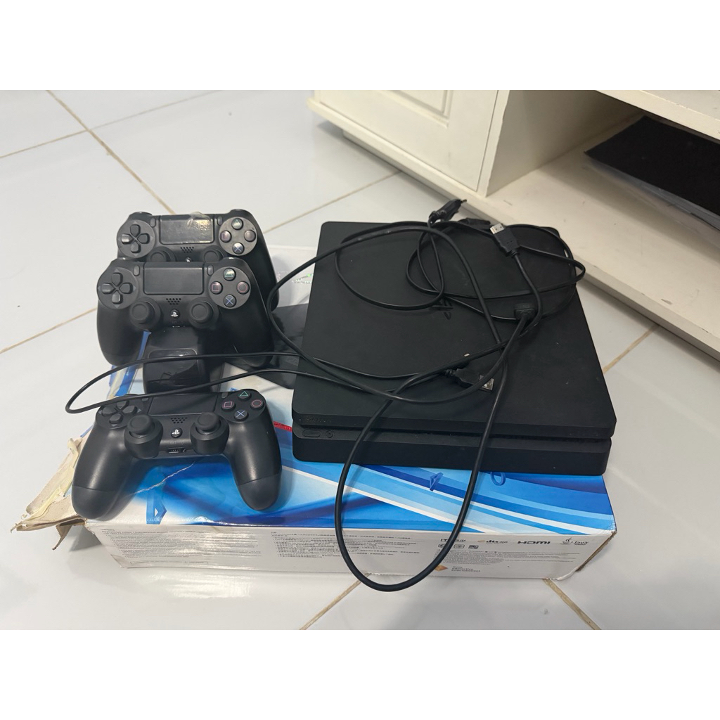 Ps 4 Slim Hen