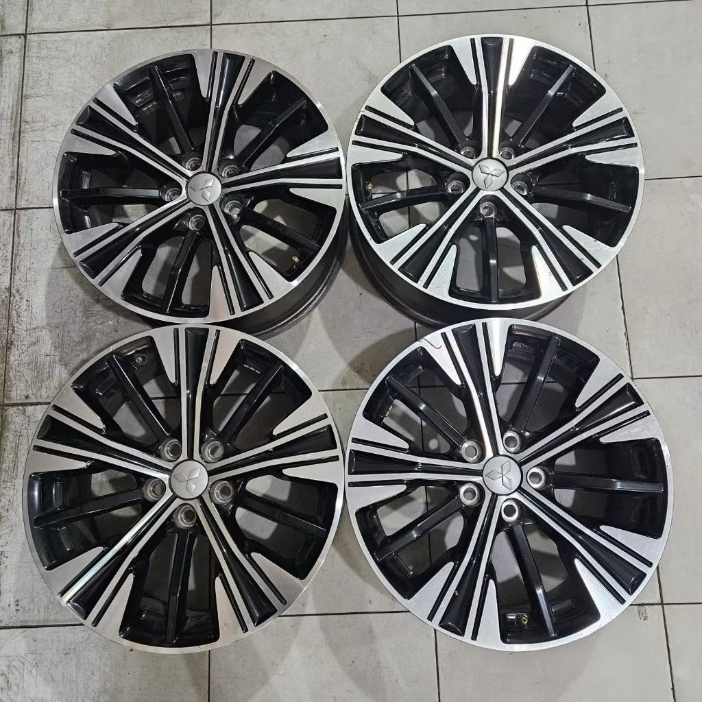 VELG MOBIL BEKAS ORI COPOTAN STD ECLIPSE CROSS R18X7 5X114,3 ET38