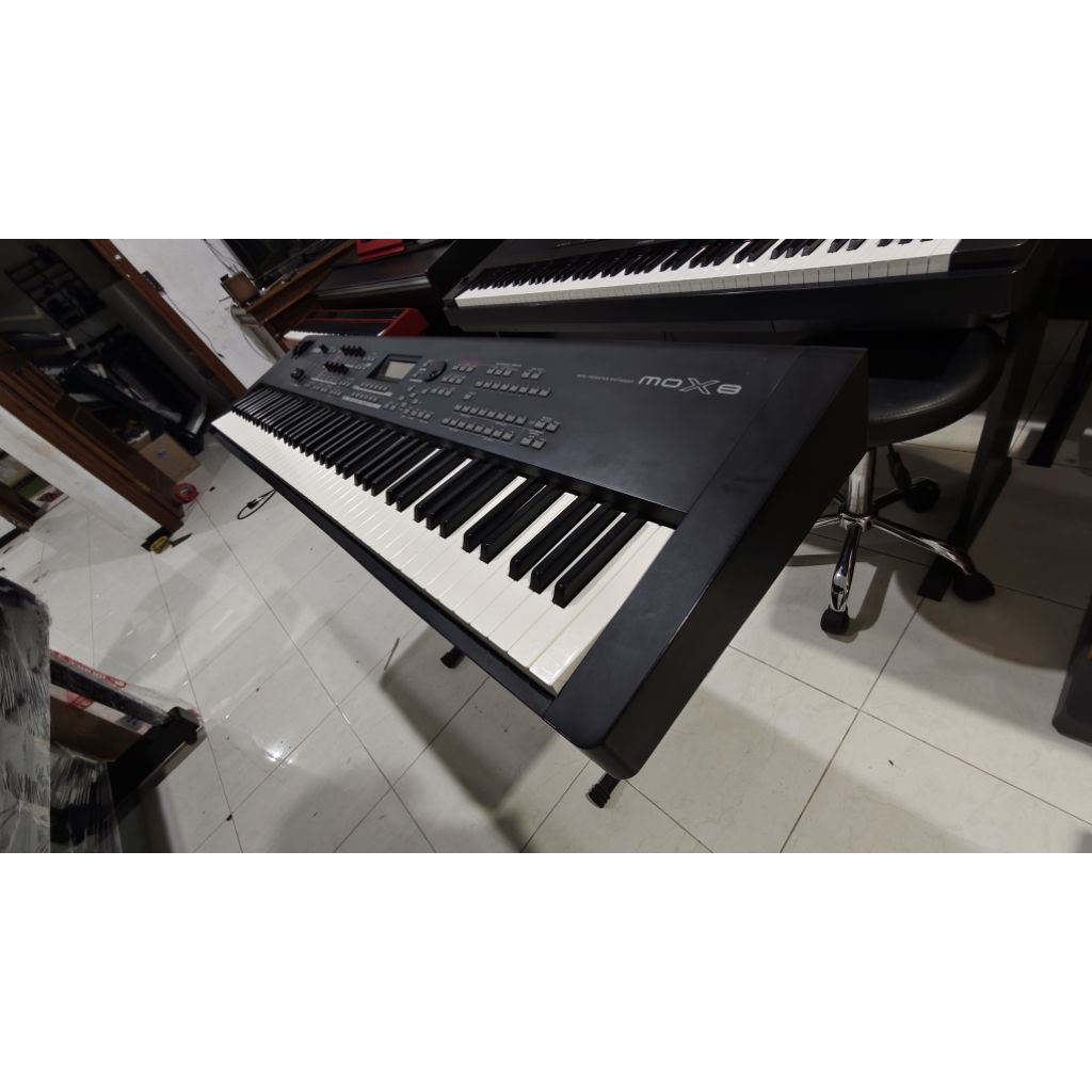 Workstation Synthesizer Yamaha Mox8 Bekas