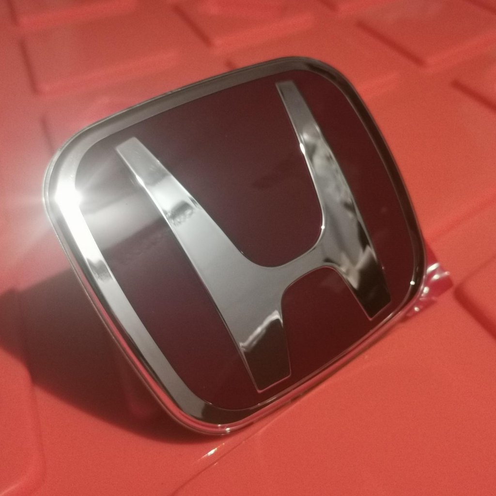 Emblem/Logo Honda Merah Grill Depan Khusus Honda CRV 2004