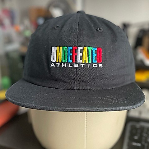 Topi Undefeated Athletics undftd bnwt