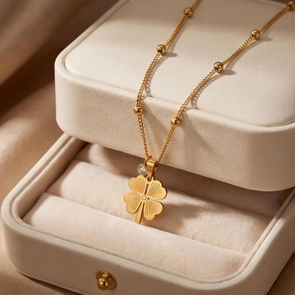 Kalung Titanium Wanita Anti Karat Liontin Daun Semanggi Clover Emas Permata Zircon Korea