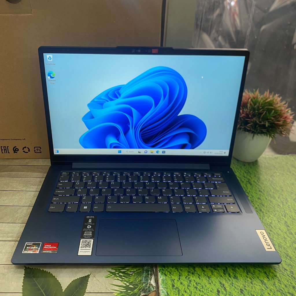 New Lenovo IdeaPad Slim 3 Ryzen 7-5825U 16GB 512GB 14" IPS Windows 11