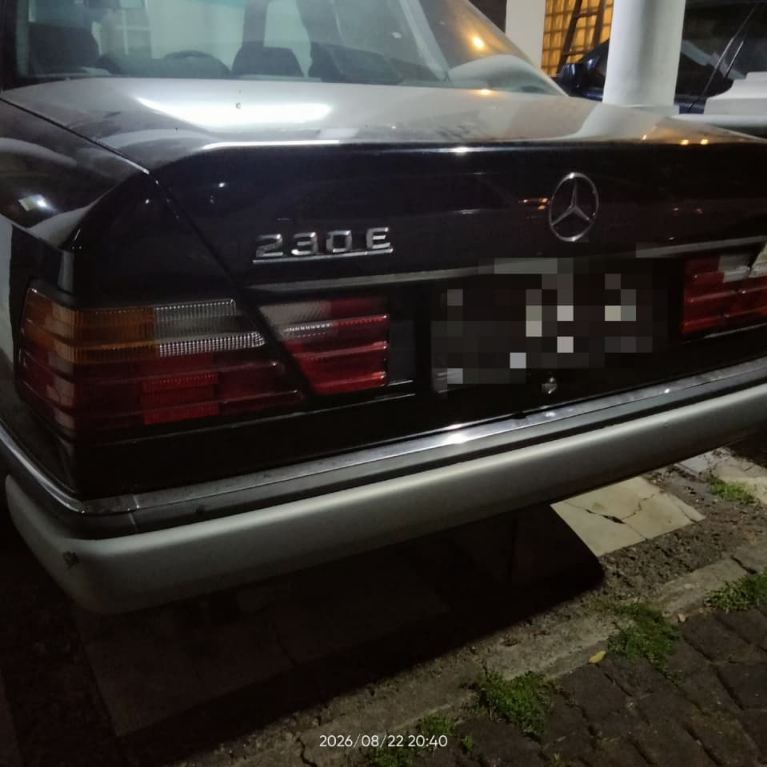 Bemper / Bumper Belakang Mercedes-Benz W124 Boxer Original