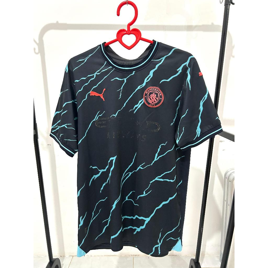 PRELOVED - BAJU SECOND - BAJU BEKAS - ATASAN KAOS JERSEY PAKAIAN BAJU OLAHRAGA SPORT PUMA MANCHESTER