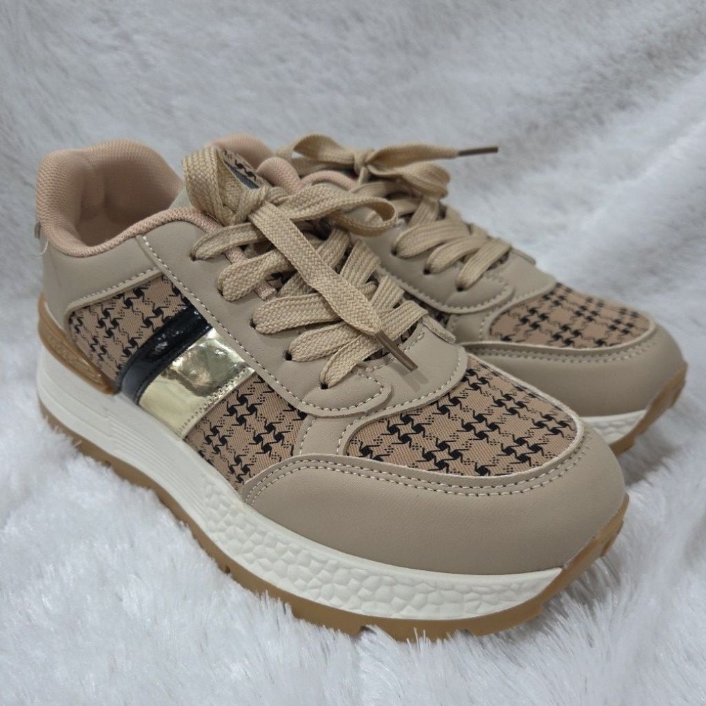 Sepatu sport dewasa perempuan M-12