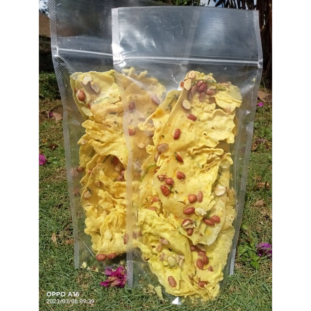 

Peyek Kacang Mbah Idok