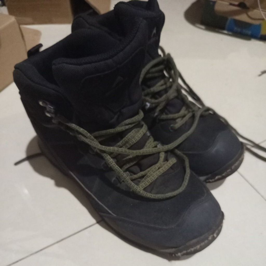 sepatu gunung 1989EIGER cayman